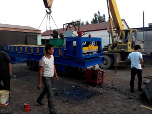 840型琉璃瓦機裝車中