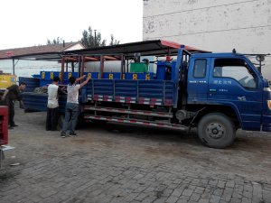 840型琉璃瓦機裝車中